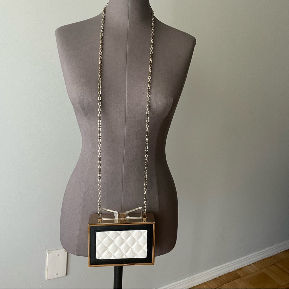 Metal quilted clutch with bow and chain strap - Picture 1 of 12